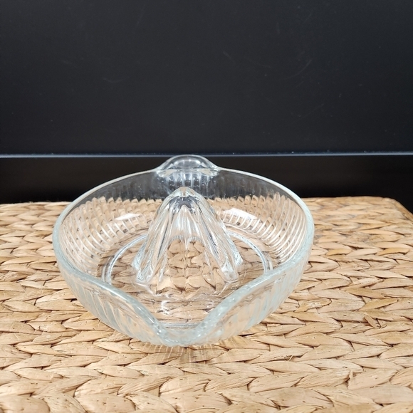Vintage Clear Glass Juicer - Picture 5 of 8